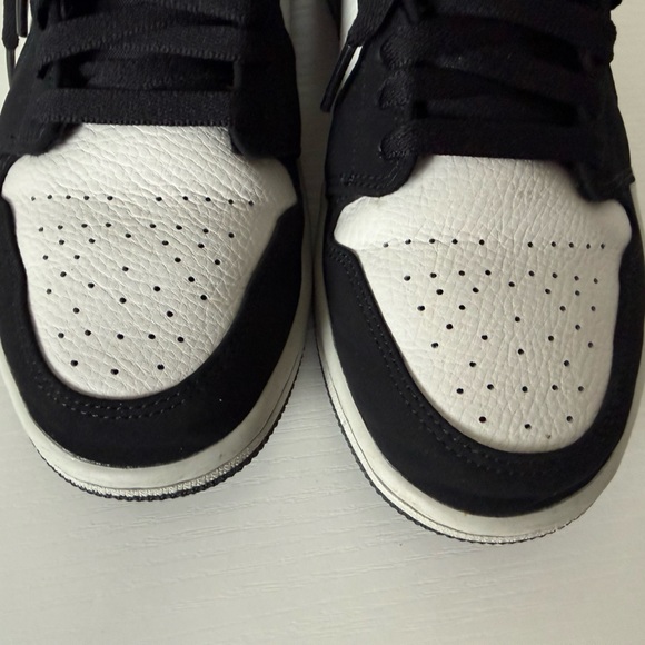 Air Jordan Sneakers Black White Camo - Picture 4 of 11